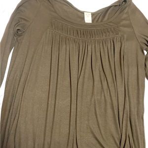 Gorgeous We the free! Army green top fits great w jeans size large long sleeve